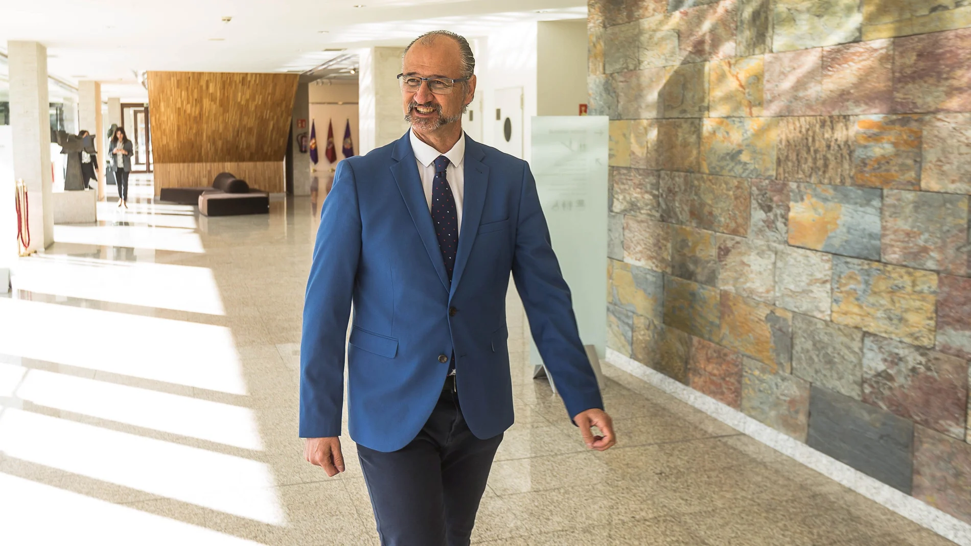 El presidente de las Cortes de Castilla y León, Luis Fuentes, en los pasillos del Parlamento