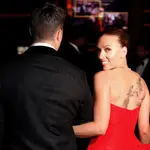 77th Golden Globe Awards - Photo Room - Beverly Hills, California, U.S., January 5, 2020 - Colin Jost and Scarlett Johansson. REUTERS/Mike Blake
