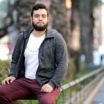 GRAFCVA983. VALÉNCIA, 07/01/2020.- Oscar Formigo este martes en Valéncia, tras la entrevista con la Agencia EFE, en la que ha denunciado que su pareja, el venezolano Randi Yari, afectado de VIH, ha sido expulsado de España tras permanecer más de cincuenta días ingresado en el Centro de Internamiento de Extranjeros de Valéncia. EFE/Manuel Bruque