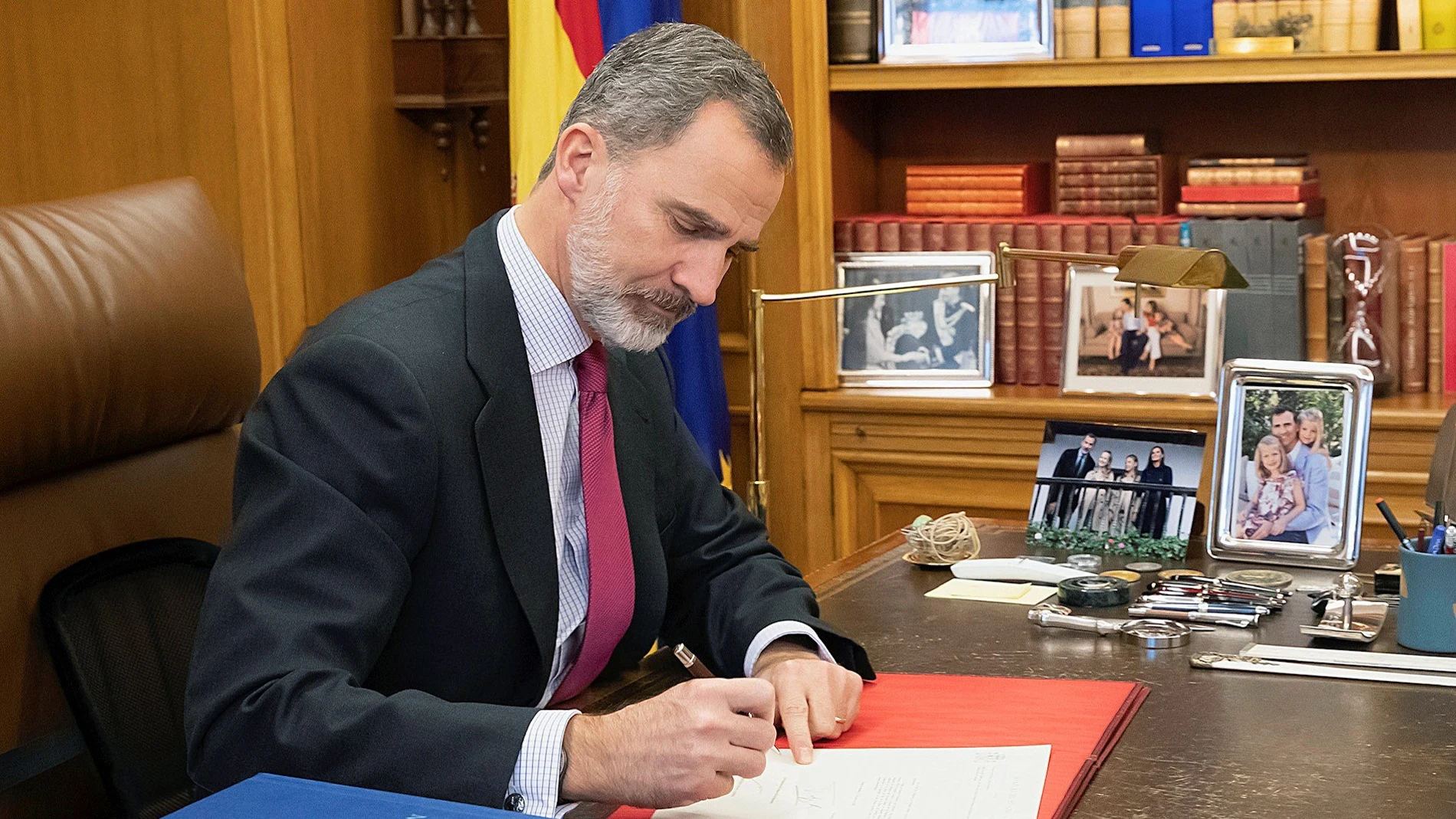 El rey firma el nombramiento de Sánchez tras comunicarle Batet su investidura