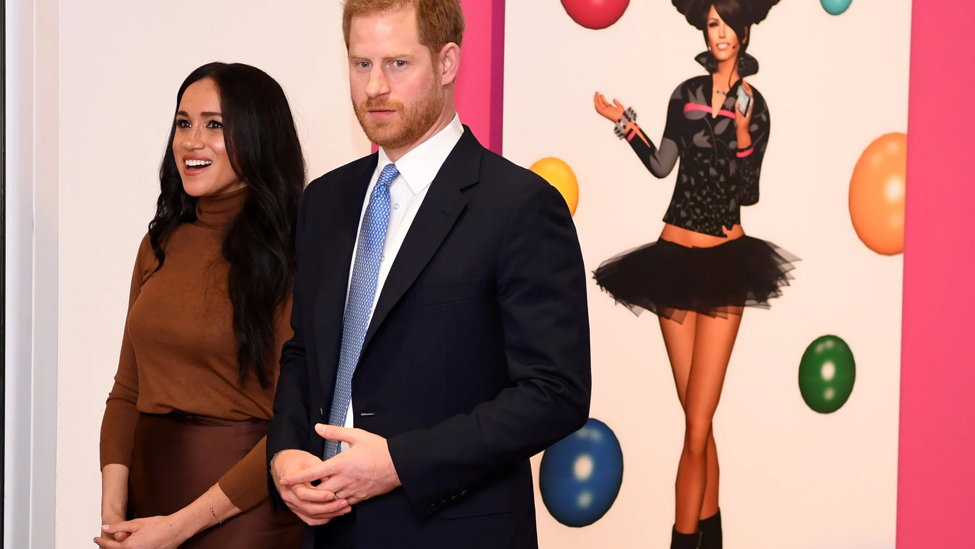 Britain's Prince Harry and his wife Meghan, Duchess of Sussex react as they view a special exhibition of art by Indigenous Canadian artist Skawennati in the Canada Gallery during their visit to Canada House in London, Britain January 7, 2020. Daniel Leal-Olivas/Pool via REUTERS