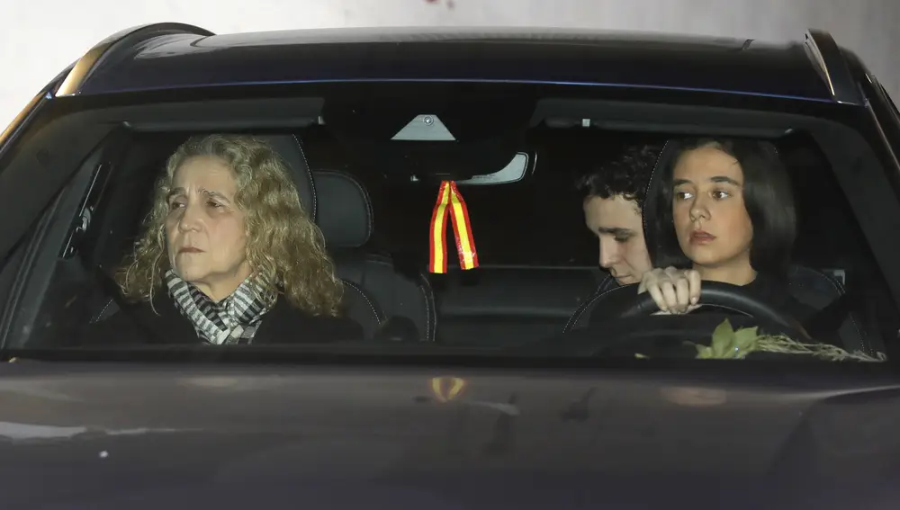 La Infanta Elena ha llegado a casa de tu tía con sus hijos en un coche que conducía Victoria Federica/Foto: Jesús G. Feria