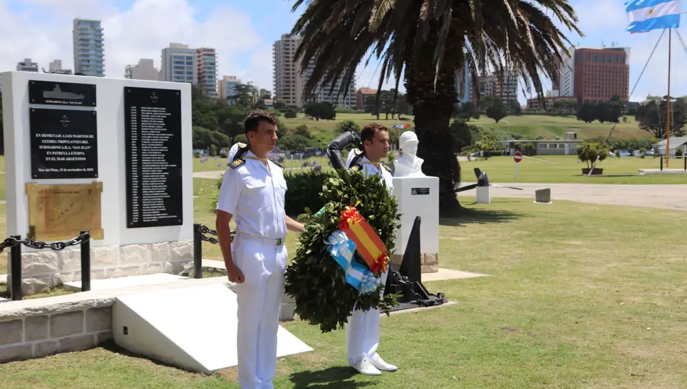 Homenaje de la tripulación a los 44 fallecidos del submarino ARA &quot;San Juan&quot;