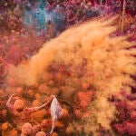 La fotógrafa ha retratado la explosión de color de la fiesta Holi