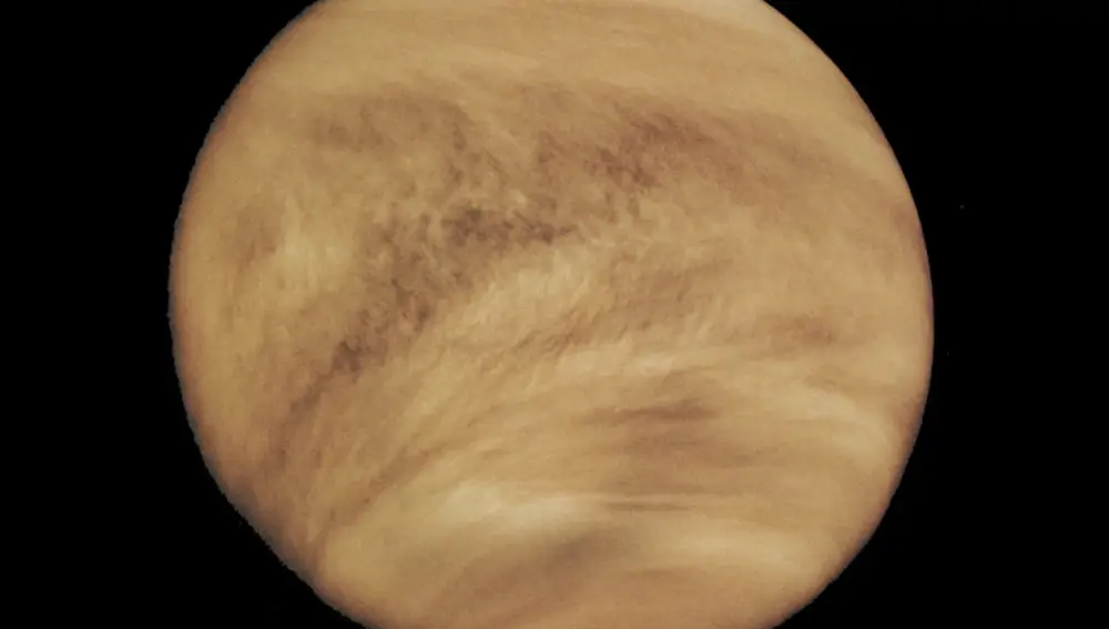 Imagen ultravioleta de la capa de nubes que cubre Venus, tomada por la Pioneer Venus Orbiter.