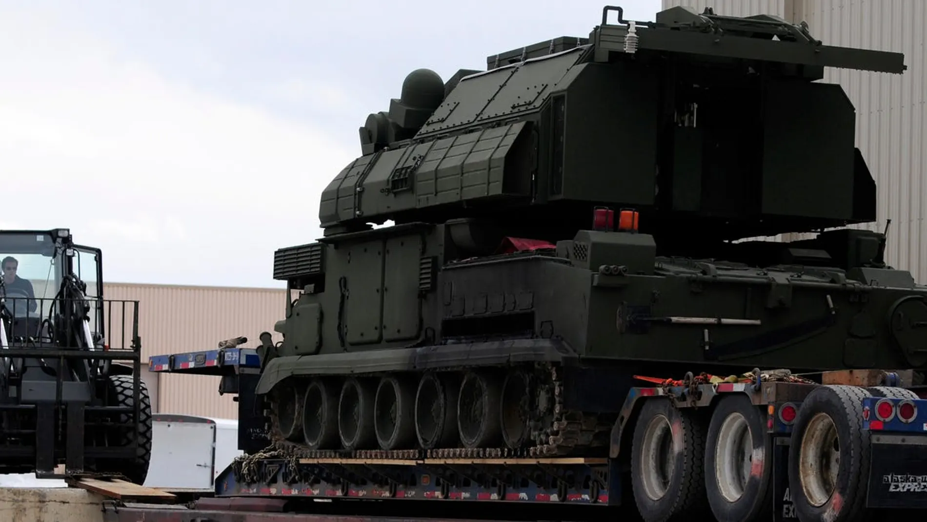 Un misil tierra-aire Tor-M1 (SA-15 Gauntlet para la OTAN) cargado en un vehículo de combate