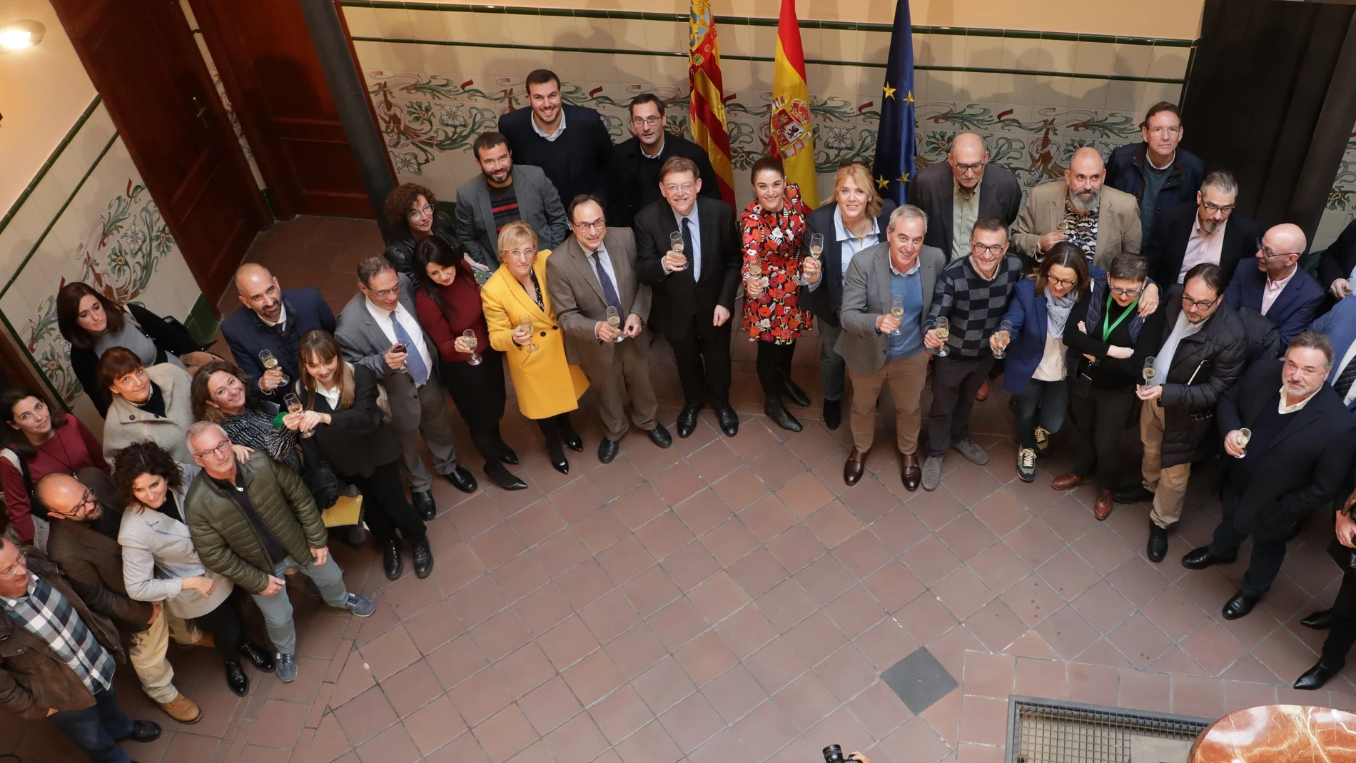 El presidente Puig y miembros de sus gobierno han recibido más de doscientos obsequios por Navidad. La mayoría son libros y botellas de vino