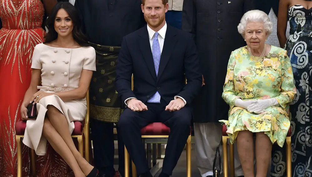La Reina Isabel, el príncipe Harry y Meghan Markle en una imagen de archivo