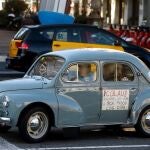 Más de centenar de coches históricos se movilizan en Barcelona contra la ZBE