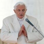 FILE PHOTO: Pope Benedict XVI finishes his last general audience in St Peter's Square at the Vatican February 27, 2013. REUTERS/Alessandro Bianchi/File Photo