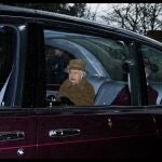La reina ayer saliendo de Sandringham