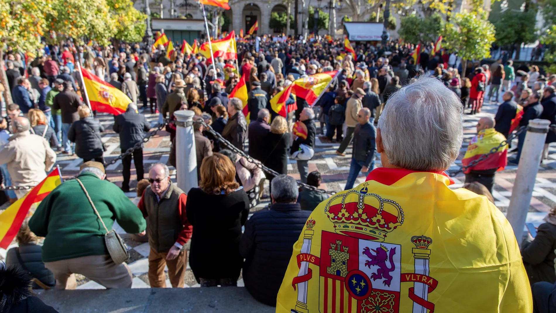 Concentración de España Existe en la Plaza Nueva en Sevilla
