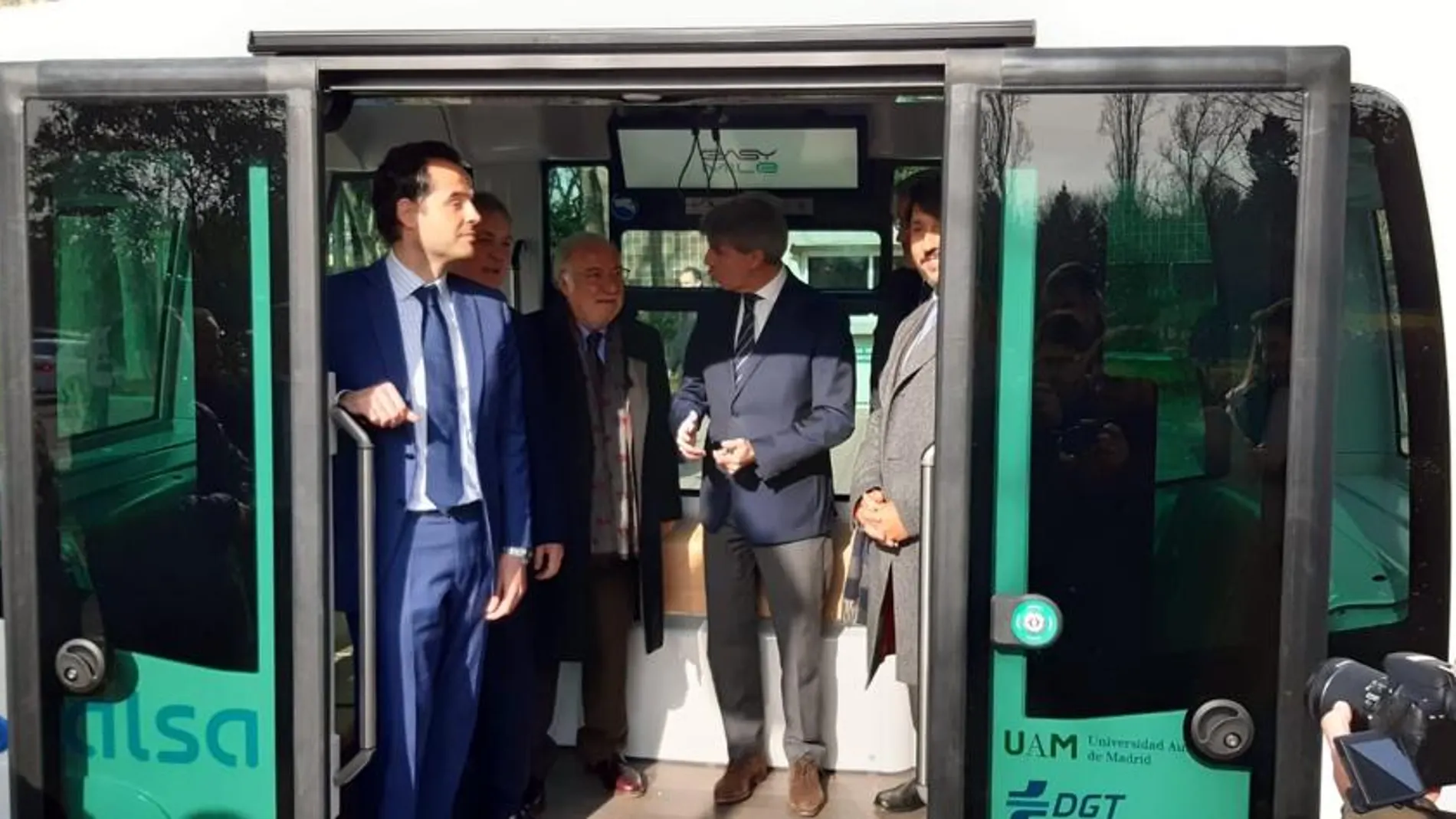 El consejero de Transportes, Movilidad e Infraestructuras de la Comunidad de Madrid, Ángel Garrido, presenta el autobús autónomo