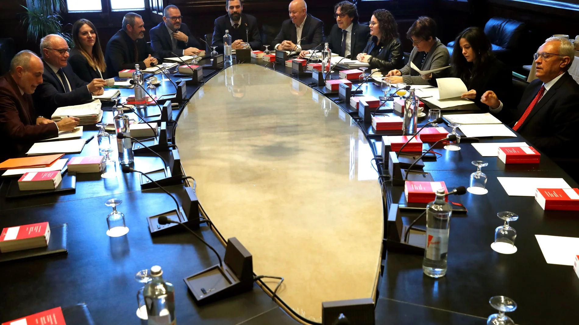 La Mesa del Parlament aborda la situación del presidente de la Generalitat, Quim Torra