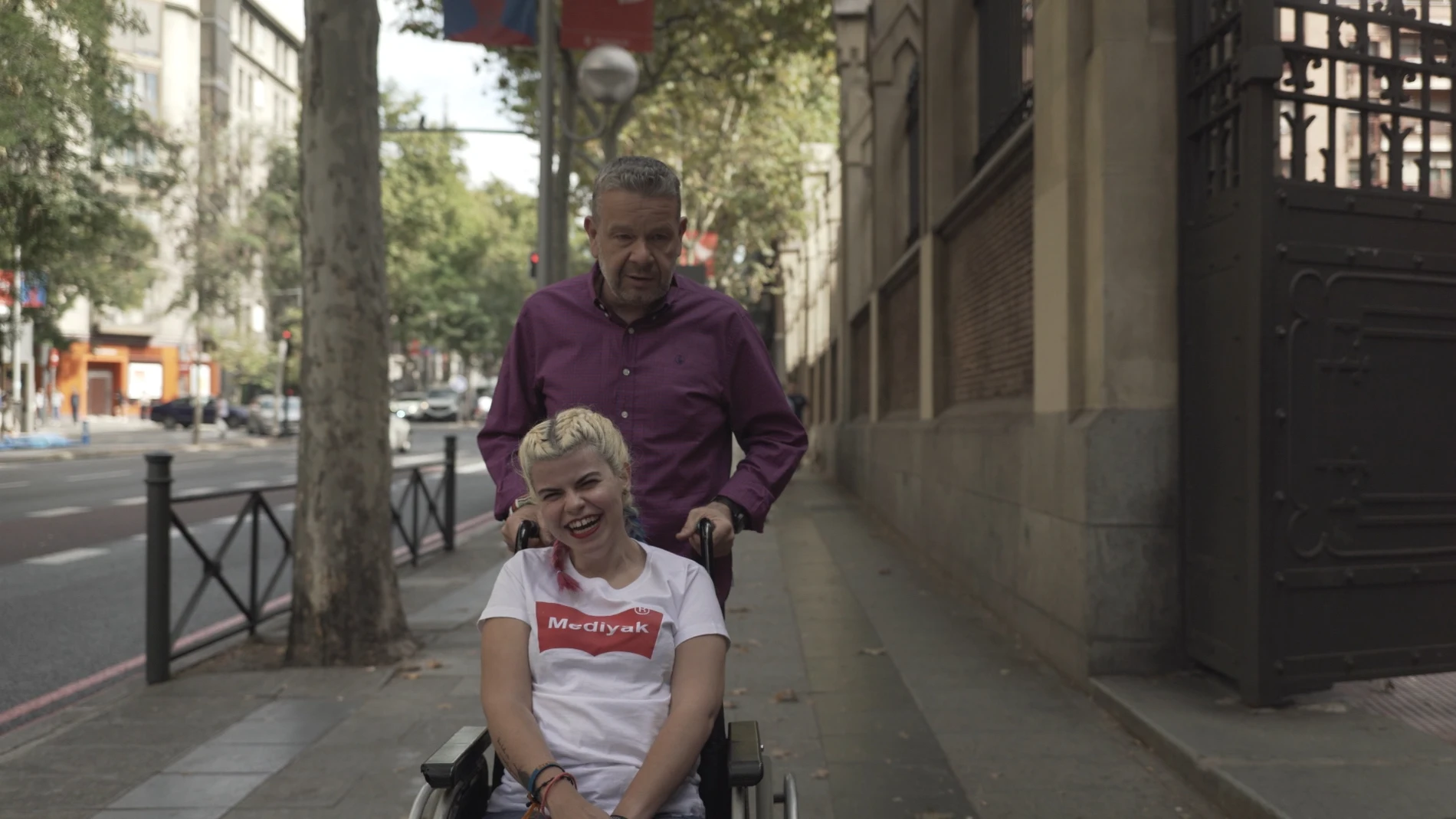Dara tiene discapacidad intelectual y, en «Auténticos», Chicote le ayudará a conseguir su sueño: ser activista para la inclusión de las personas con problemas de movilidad