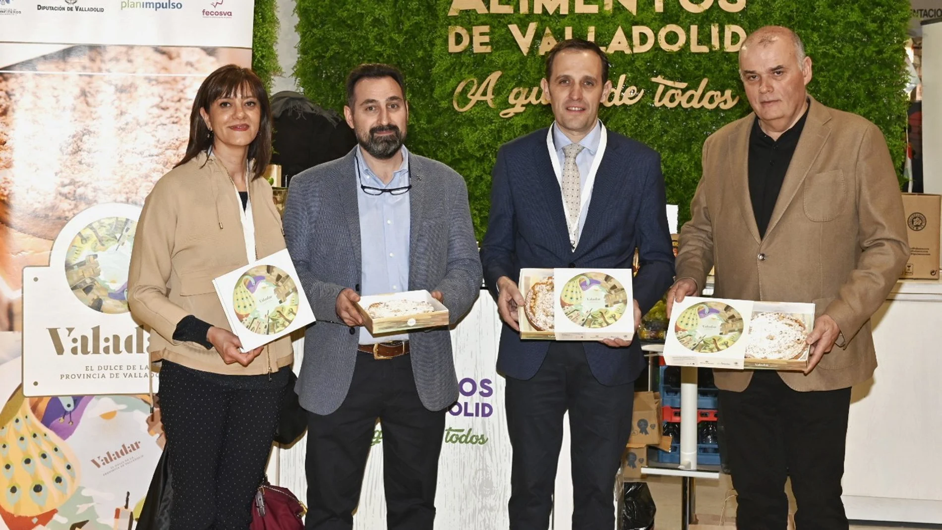 El presidente de la Diputación, Conrado Íscar, presenta el postre de Valladolid