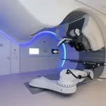 Tratan al primer paciente en España con terapia de protones, una técnica menos dañina que la radioterapia