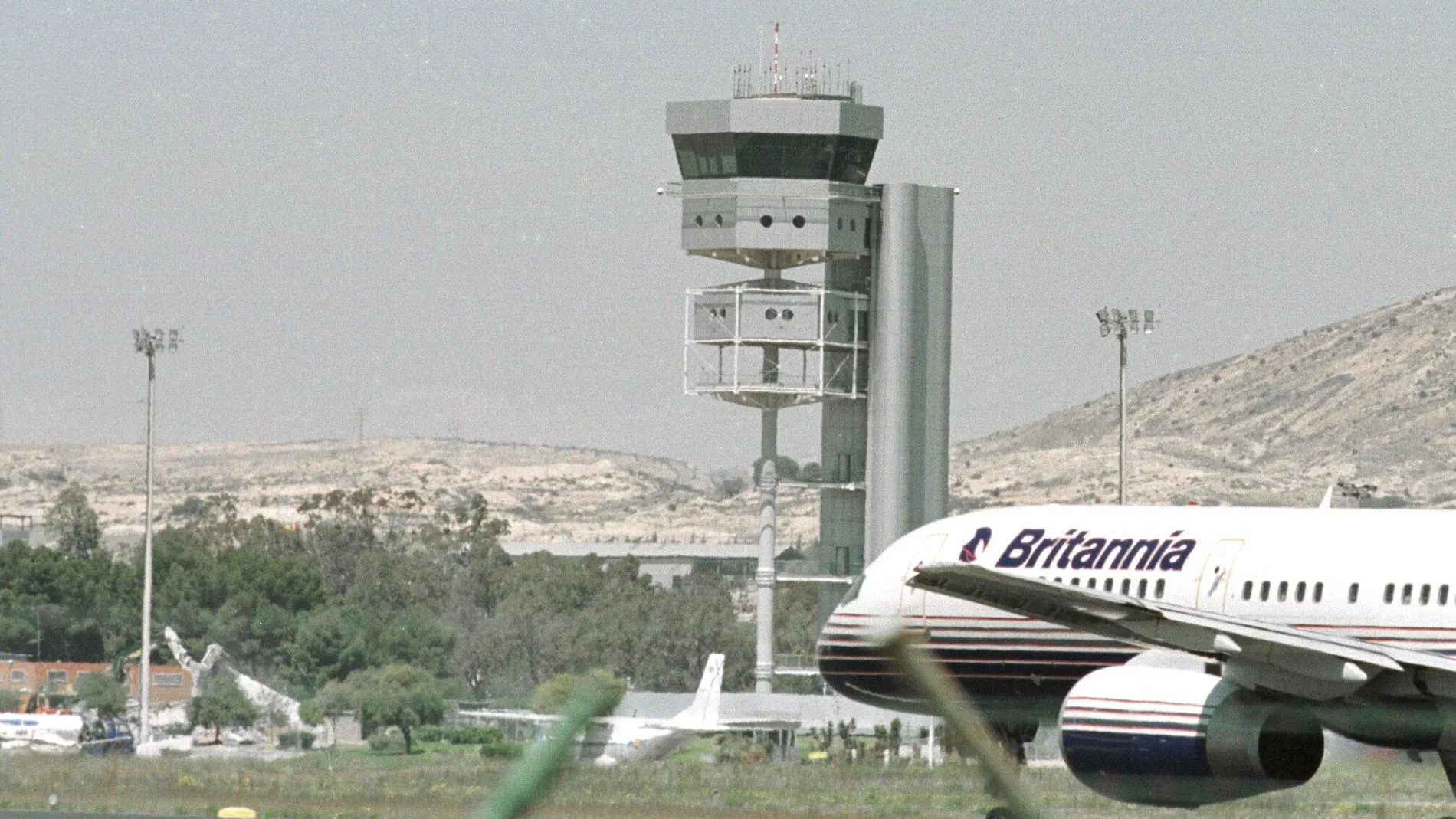 Torre de control del aeropuerto de Alicante