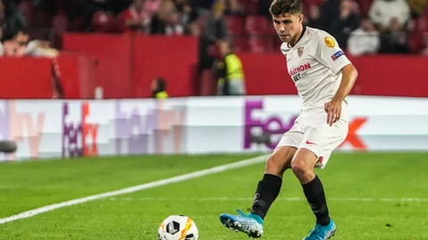 Alejandro Pozo con el Sevilla.