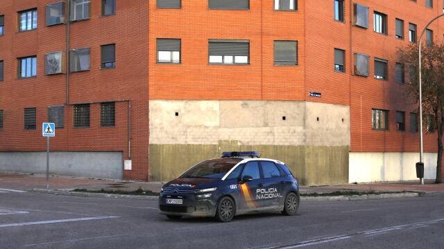 Un vehículo de la Policía patrulla por Vallecas