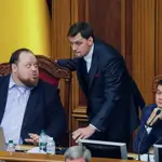  Zelenski trata de sofocar la última crisis política en Ucrania