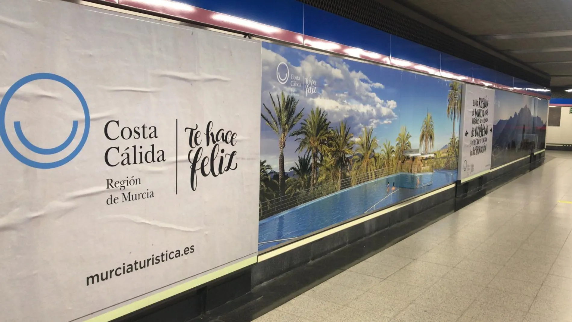 Metro de Madrid con la cartelería de la Región de Murcia en 2020