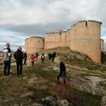Un grupo de localizadores visita una fortaleza en Soria