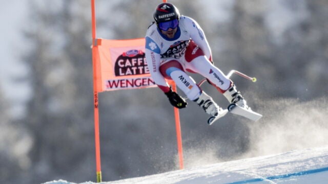 El suizo Beat Feuz durante el descenso de la Copa del Mundo de Esquí Alpino FIS en Wengen, Suiza
