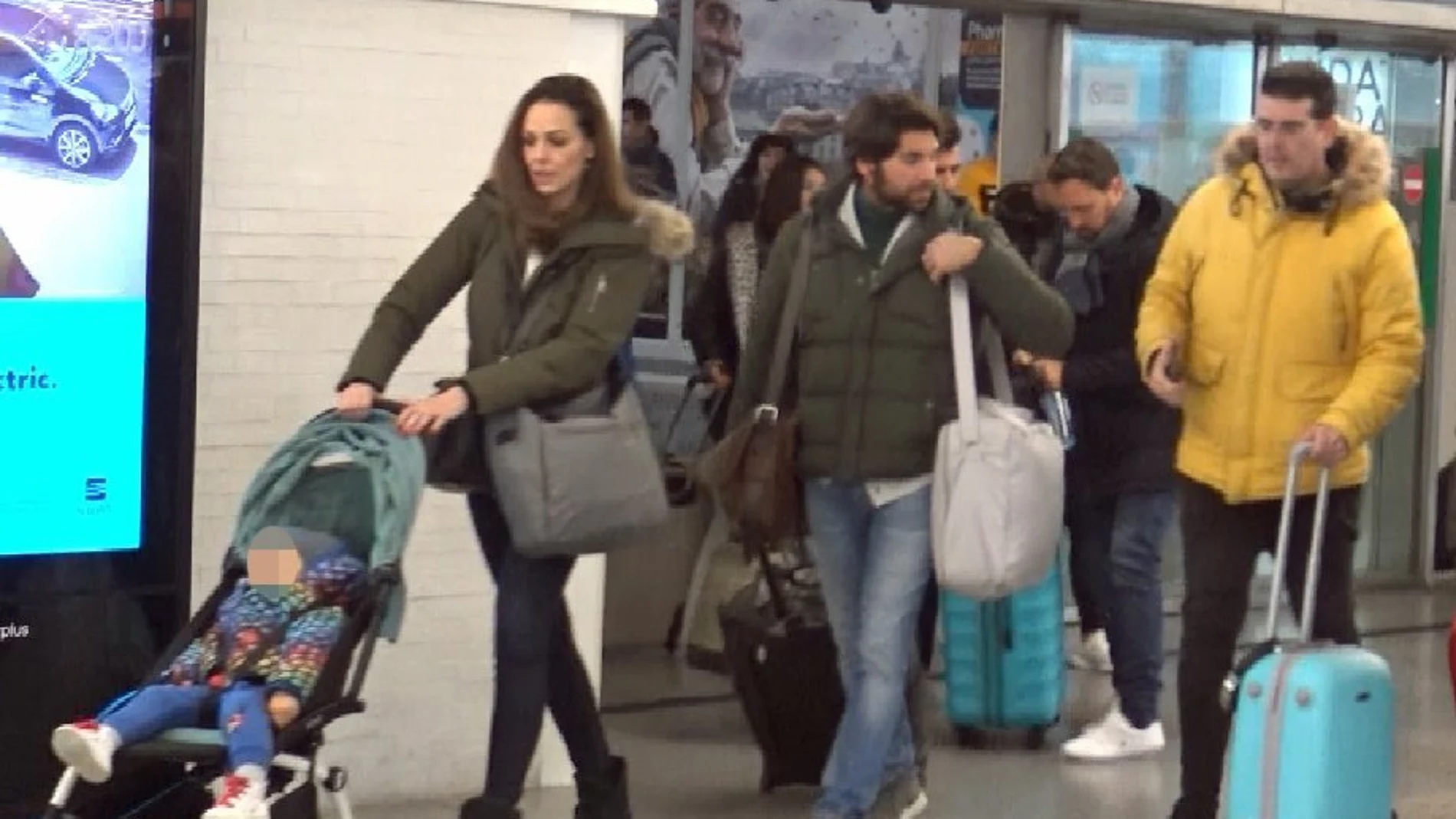 Eva y Cayetano salen de la estación de AVE de Madrid-Atocha - EUROPA PRESS