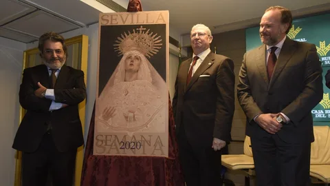 Un momento de la presentación del cartel de la Semana Santa de Sevilla, obra de Daniel Bilbao
