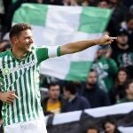 El centrocampista Joaquín Sánchez celebra un gol en un partido contra la Real Sociedad