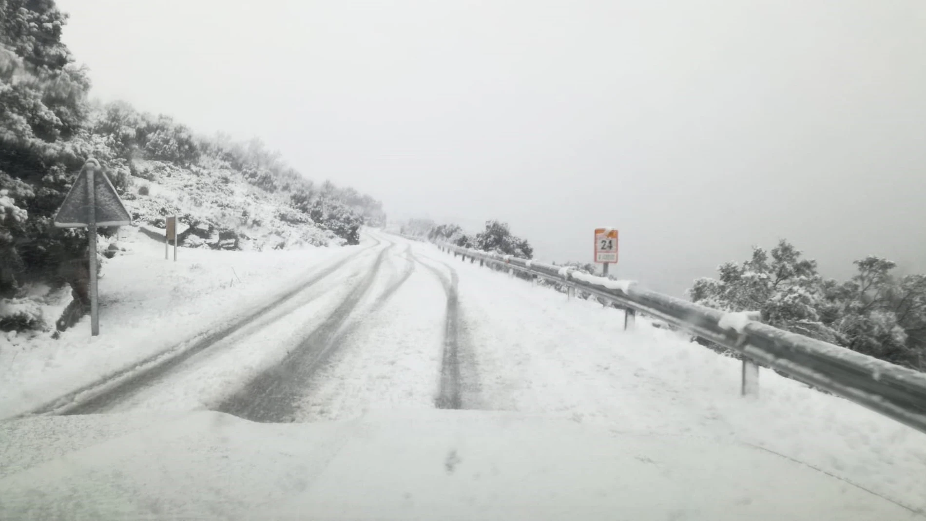 Temporal.- Diez carreteras de la Comunitat permanecen cortadas por la nieve