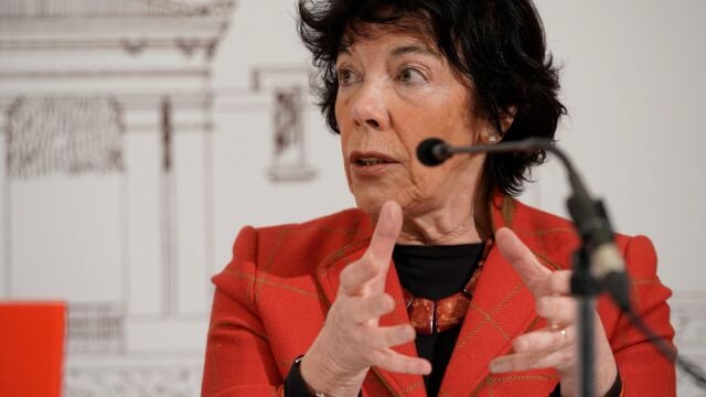 La ministra de Educación, Isabel Celaá, volvió ayer a referirse a la polémica sobre el «pin parental». EFE