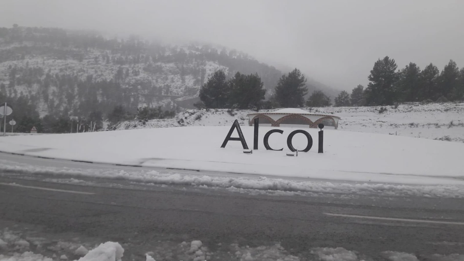 Temporal.- Alcoi sigue en alerta naranja por agua y viento pero la carretera con Cocentaina está abierta