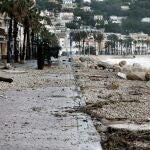 El paseo del Arenal de Xàbia, así como los comercios de zonas costeras de Alicante quedaron destrozados como los de la imagen