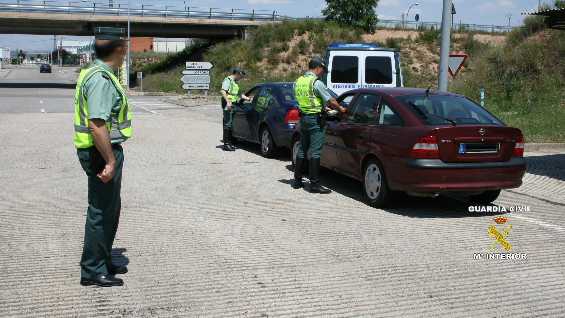 Economía/Motor.- La DGT comprobará durante toda esta semana neumáticos, luces y otros elementos de los vehículos