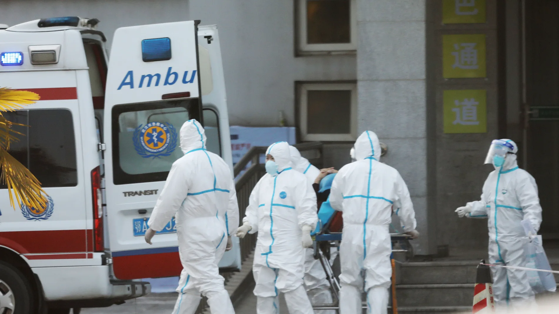 Las autoridades médicas de Wuhan, la ciudad del centro de China donde se identificó por primera vez la neumonía en diciembre, ha confirmado 136 nuevos casos durante el fin de semana, incluida una tercera muerte