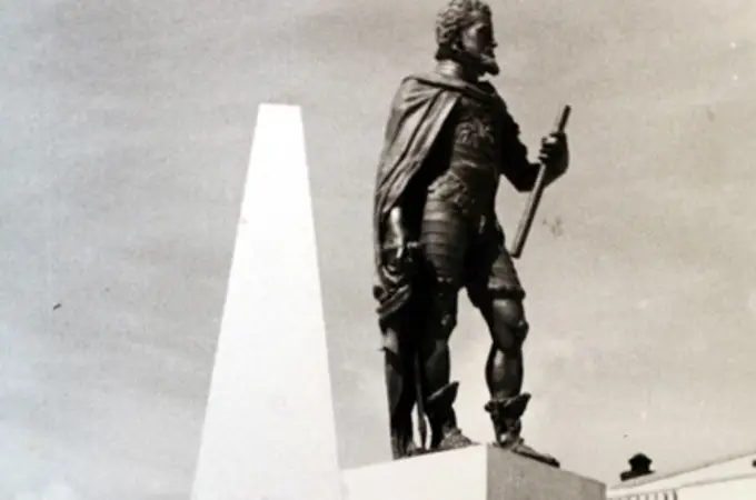 La estatua de Felipe II volverá a su explanada en año y medio