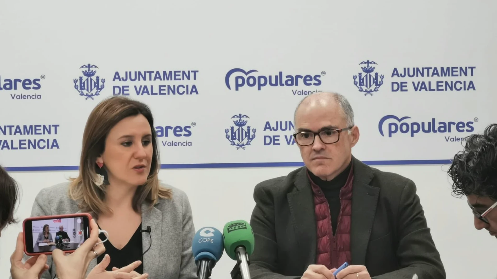 María José Catalá y Fernando de Rosa en el Ayuntamiento de Valencia