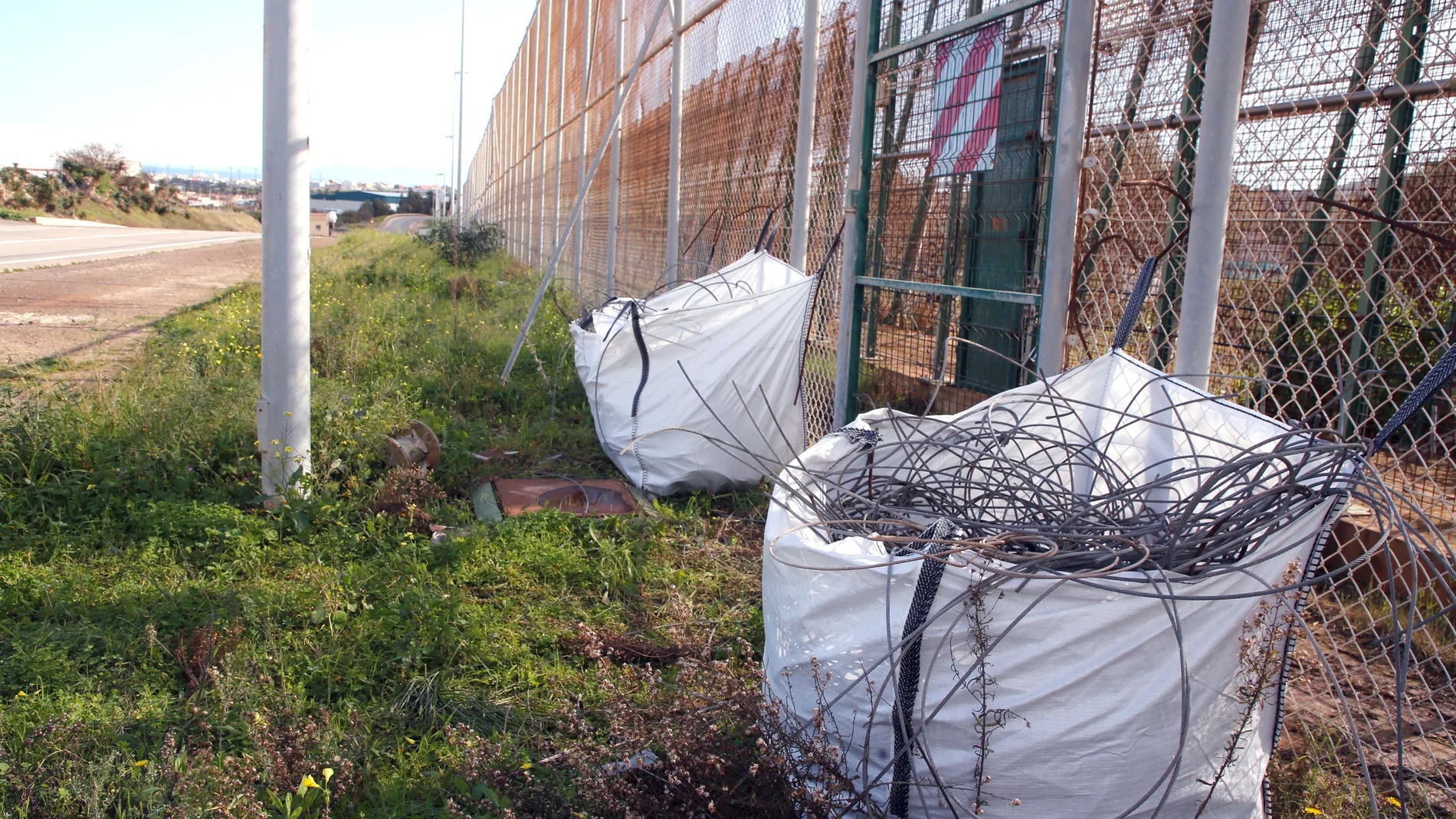 TRABAJOS RETIRADA TERCERA VALLA FRONTERIZA DE MELILLA