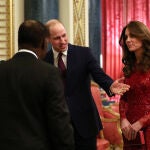 El príncipe Guillermo y Kate Middleton, durante la recepción en el Palacio de Buckingham