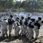La Guardia Nacional mexicana evita la entrada de migrantes en Ciudad Hidalgo/REUTERS