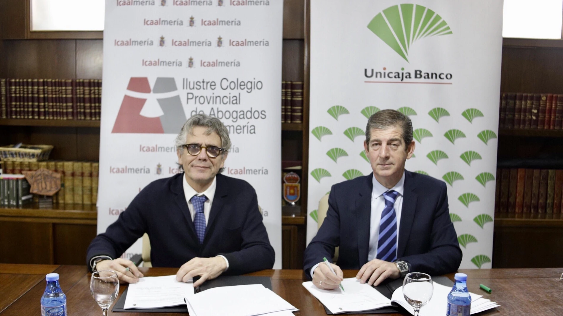 Almería.- Unicaja Banco y Colegio de Abogados de Almería renuevan su colaboración, que beneficia a 3.000 colegiados