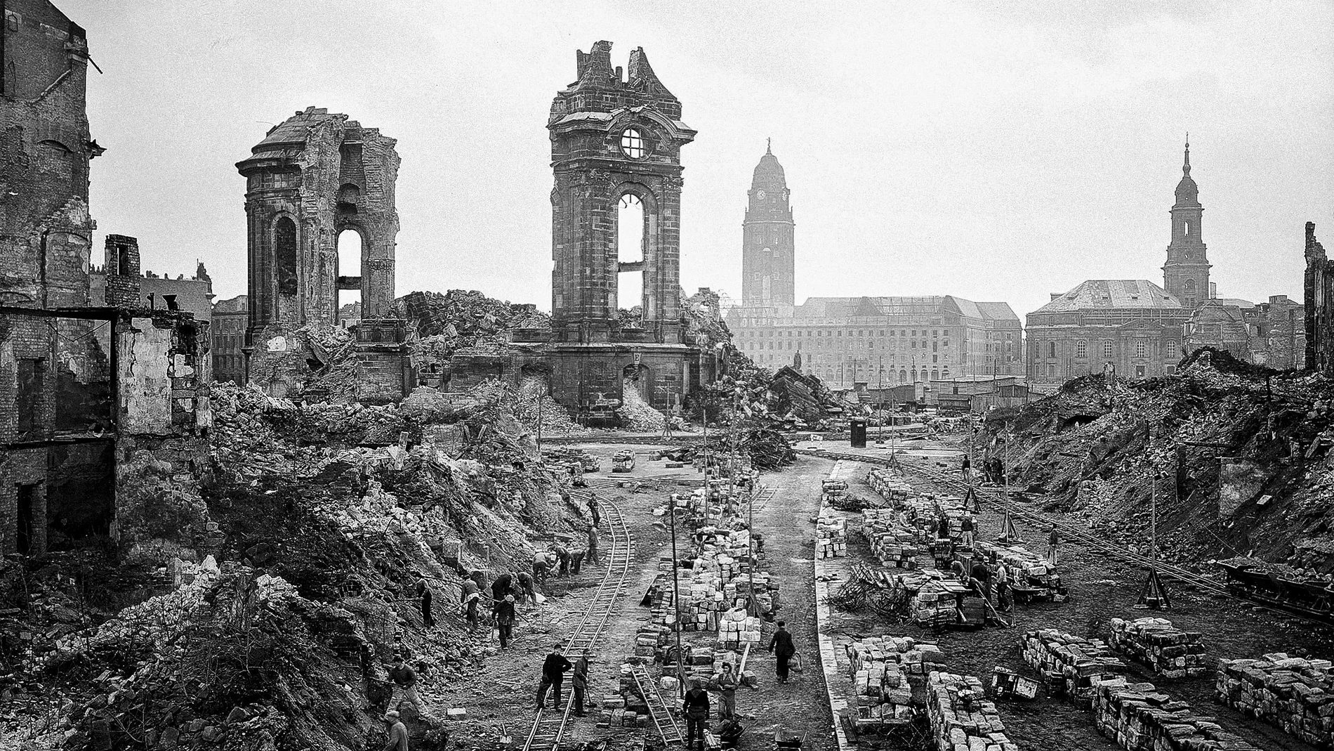 La ciudad de Dresde después del ataque aliado