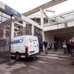 imagen de archivo de una furgoneta entrando en las instalaciones del estadio del Málaga Club de Fútbol de La Rosaleda