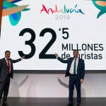El presidente de la Junta de Andalucía, Juanma Moreno, junto al vicepresidente de la Junta de Andalucía, Juan Marín, durante la visita al pabellón de Andalucía de FITUR 2020, en Madrid