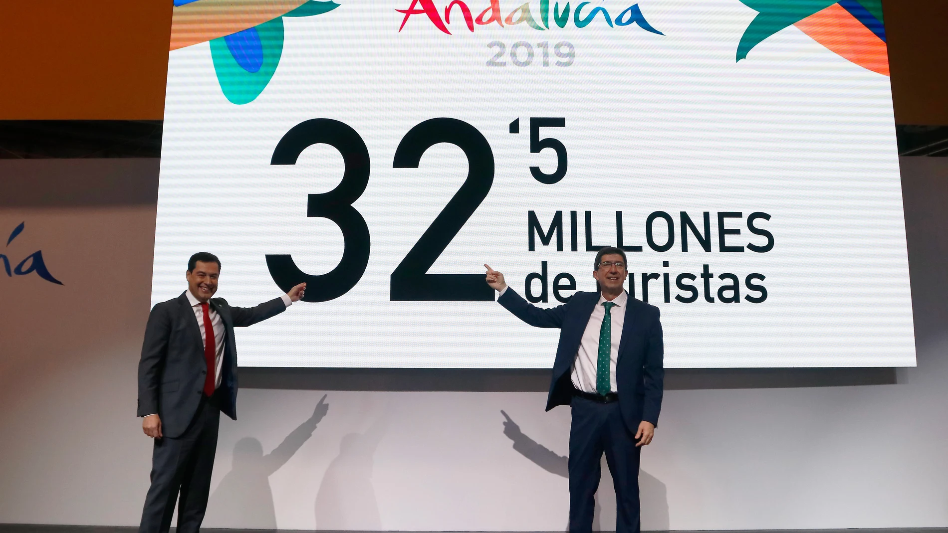 El presidente de la Junta de Andalucía, Juanma Moreno, junto al vicepresidente de la Junta de Andalucía, Juan Marín, durante la visita al pabellón de Andalucía de FITUR 2020, en Madrid