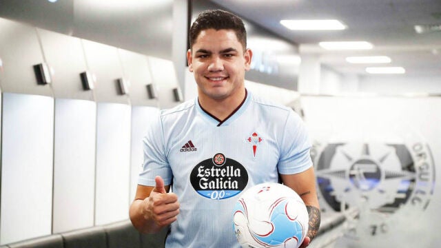 Gabriel Fernández en su presentación con el Celta de Vigo.