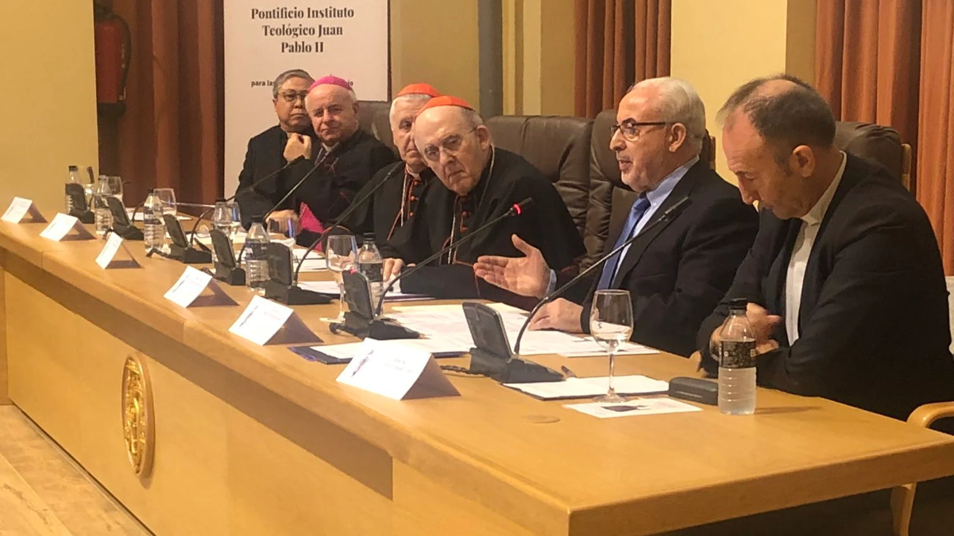 El presidente de la UCAM, José Luis Mendoza, junto al arzobispo de Madrid, Carlos Osoro, ayer en la presentación del Pontificio Instituto Teológico Juan Pablo II para las Ciencias del Matrimonio y la Familia, organismo sostenido y dirigido por la UCAM