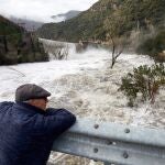 El río Ter, a su paso por la presa del Pasteral en el municipio de La Cellera de Ter (Girona), presentaba este aspecto hoy tras las intensas lluvias producidas estos tres últimos días en la provincia de Girona por la borrasca "Gloria".